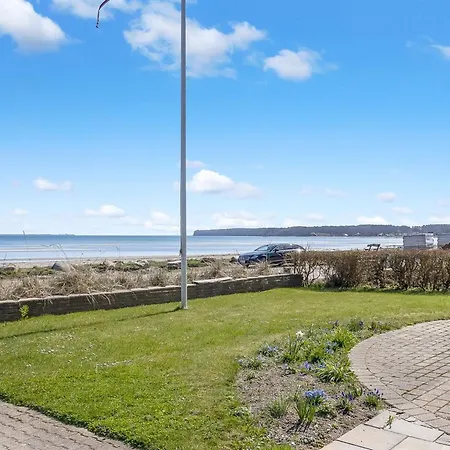 Cornelius - 30m From The Sea By Interhome *