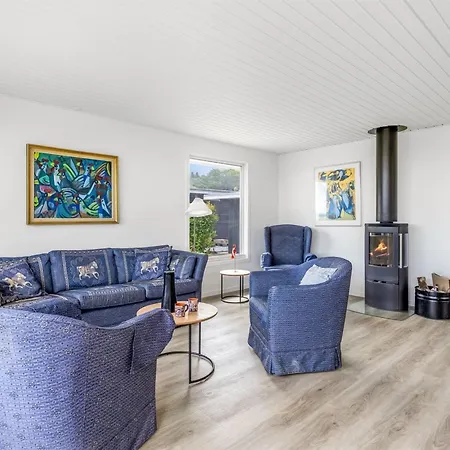 Cornelius - 30m From The Sea By Interhome