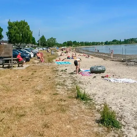 Cornelius - 30m From The Sea By Interhome *