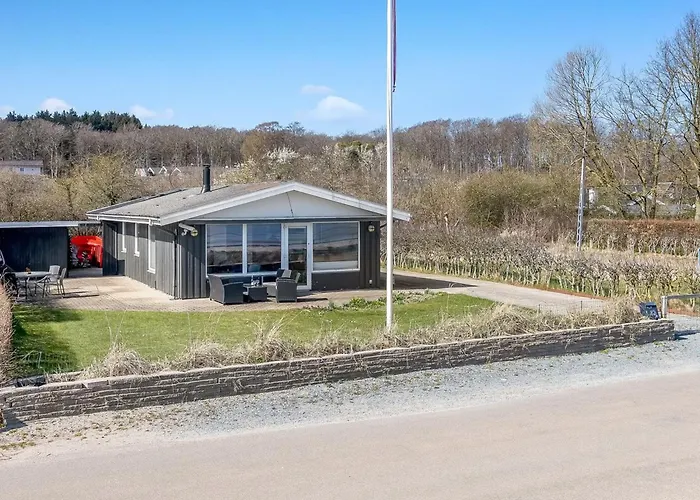 Cornelius - 30m From The Sea By Interhome