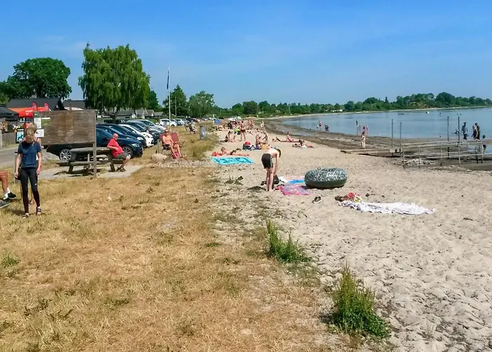 Cornelius - 30m From The Sea By Interhome