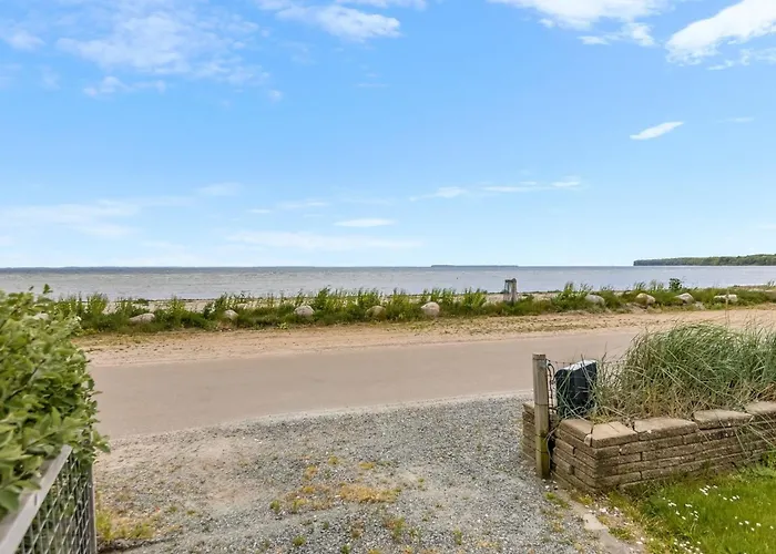 Cornelius - 30m From The Sea By Interhome *