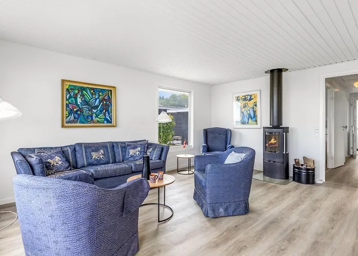 Cornelius - 30m From The Sea By Interhome